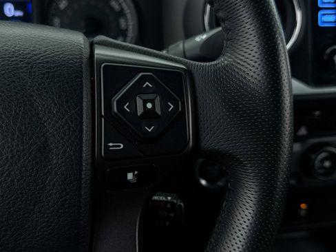 Used 2017 Toyota Tacoma TRD Sport image 20