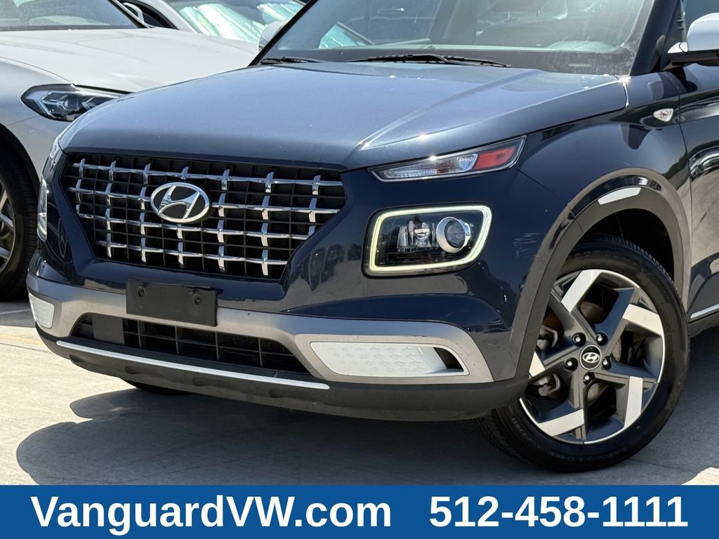 Used 2022 Hyundai Venue Limited FWD image 2