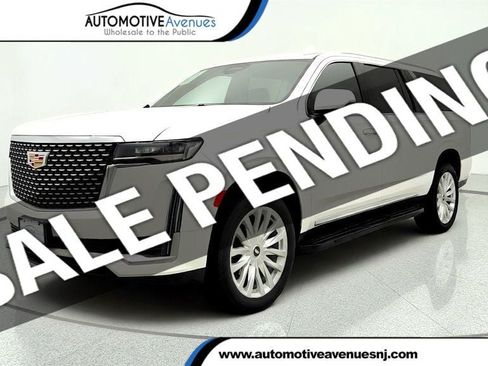Used 2024 Cadillac Escalade ESV Luxury RWD image 1