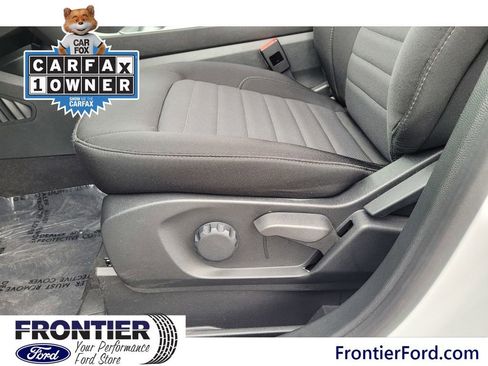 Used 2024 Ford Edge SE w/ Black Appearance Package image 13