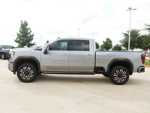 Used 2024 GMC Sierra 2500 Denali Ultimate AWD/4WD image 6