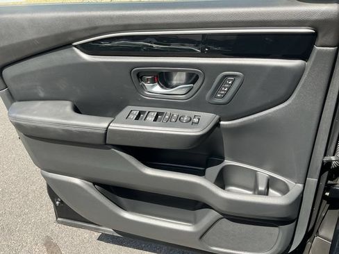 Used 2024 Honda Pilot Touring image 29