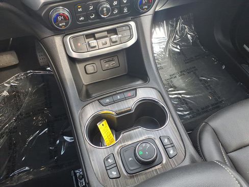 Used 2023 GMC Acadia SLT w/ Elevation Edition image 16