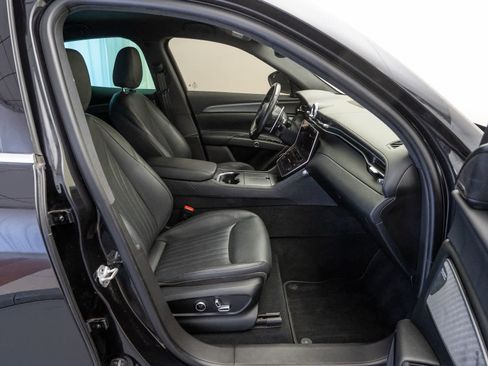 Used 2024 Maserati Grecale GT image 10