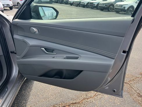 Certified 2025 Hyundai Elantra SEL FWD image 14