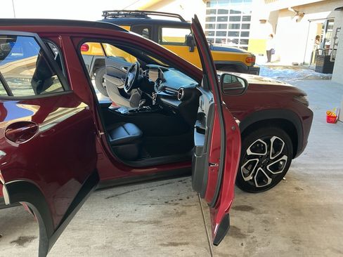 Used 2025 Chevrolet Trax RS w/ Driver Confidence Package image 13