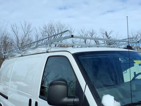 Used 2025 Chevrolet Express 3500 Work Van w/ Driver Convenience Package image 38