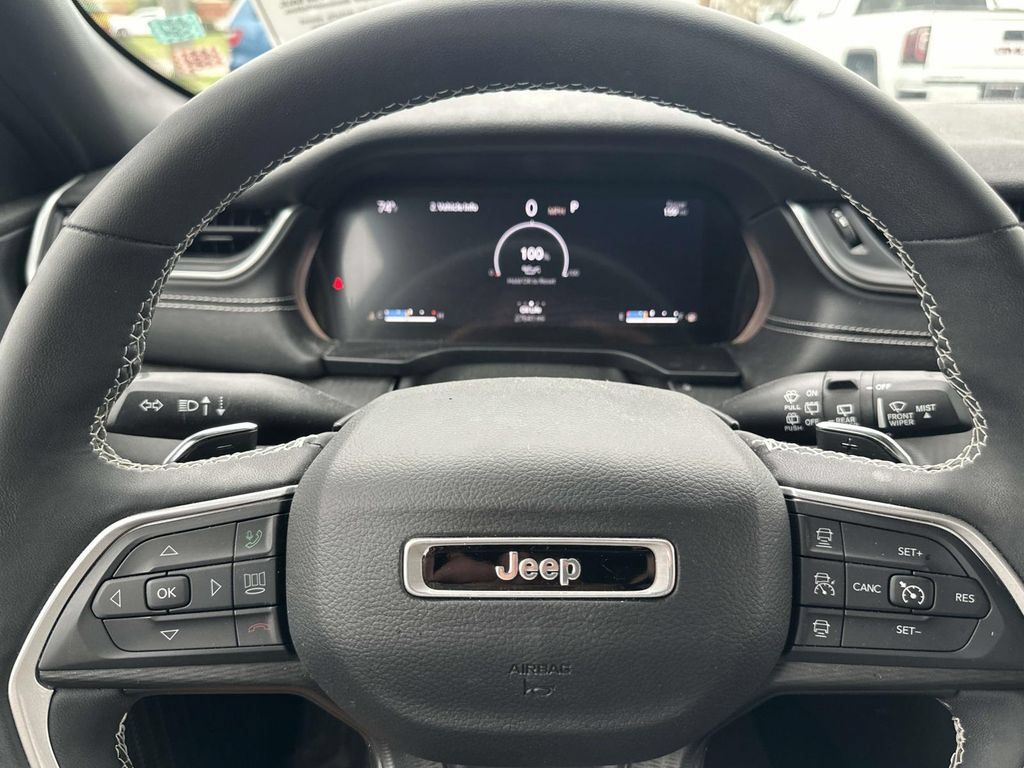 Used 2023 Jeep Grand Cherokee Altitude AWD/4WD image 17