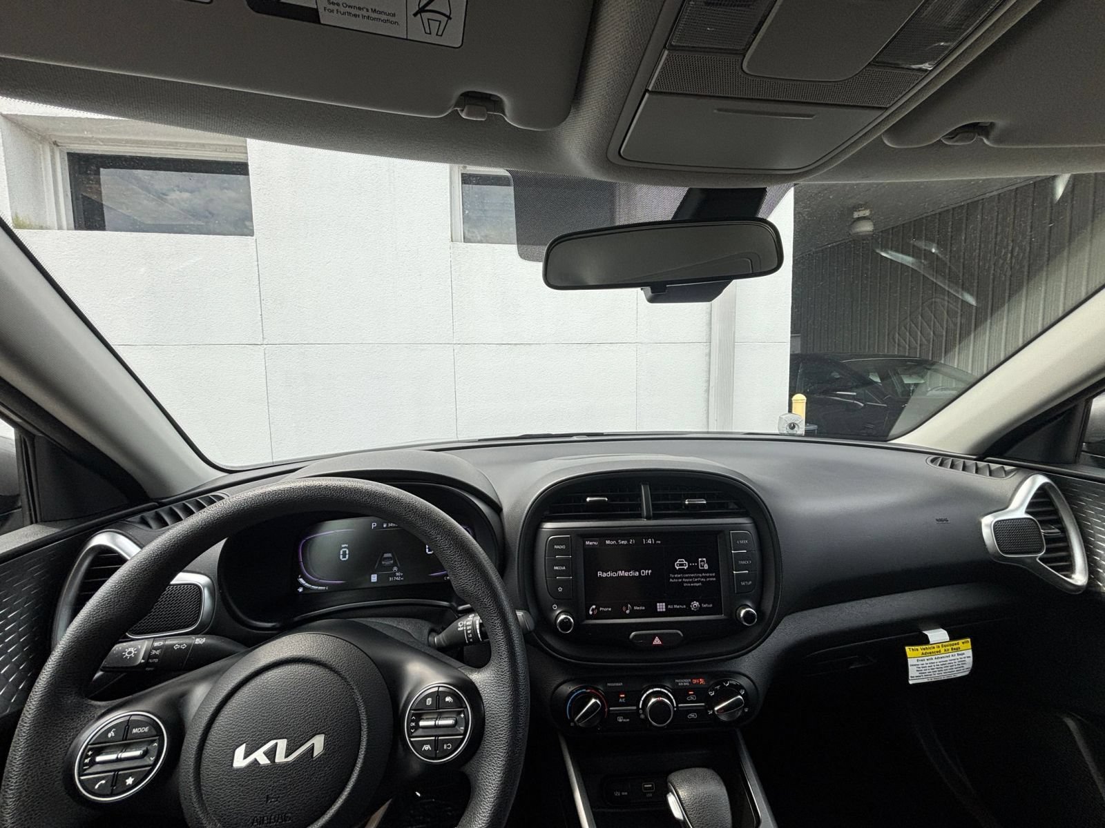 Used 2025 Kia Soul LX w/ LX Technology Package FWD image 30