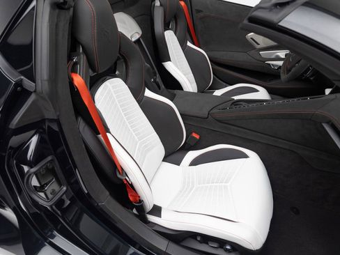 Used 2023 Chevrolet Corvette Stingray Premium Conv w/ Z51 Performance Package image 8