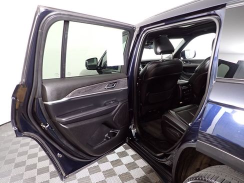 Used 2024 Jeep Grand Cherokee L Limited w/ Black Appearance Package AWD/4WD image 33