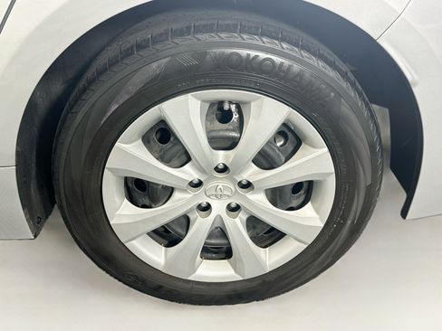 Used 2022 Toyota Corolla LE FWD image 11