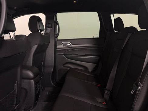Used 2021 Jeep Grand Cherokee Laredo AWD/4WD image 27