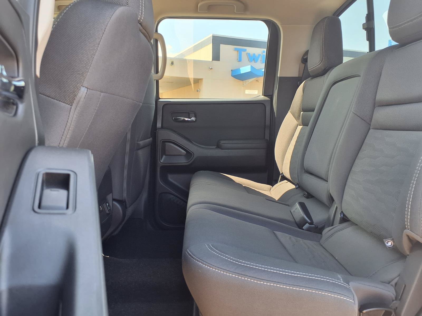 Used 2024 Nissan Frontier SV w/ SV Convenience Package RWD image 16