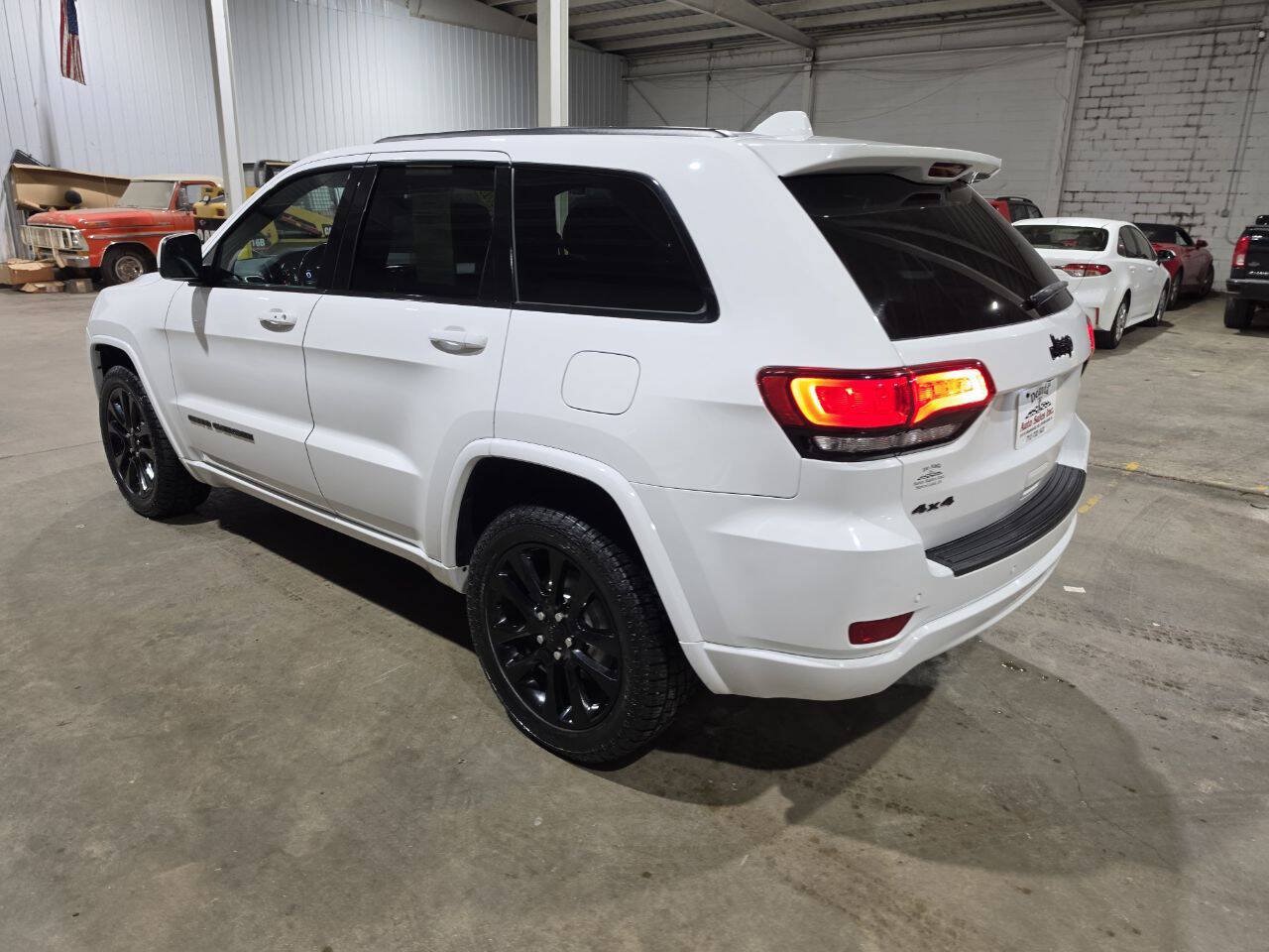Used 2019 Jeep Grand Cherokee Altitude AWD/4WD image 8