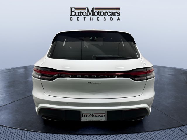 Used 2024 Porsche Macan AWD/4WD image 4