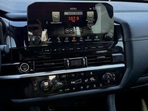 Used 2024 Nissan Pathfinder Platinum image 34