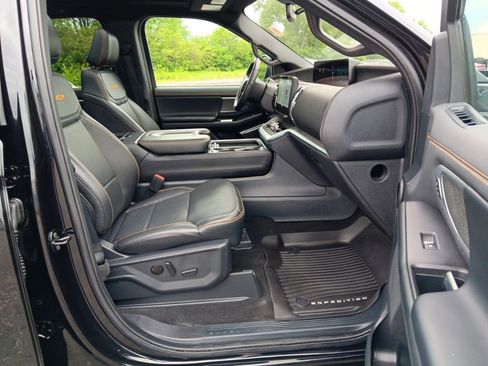 Used 2025 Ford Expedition Tremor AWD/4WD image 41