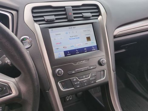 Used 2020 Ford Fusion SE FWD image 28
