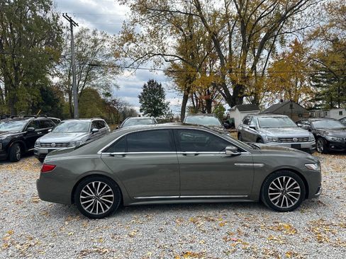 Used 2017 Lincoln Continental Select w/ Climate Package image 4