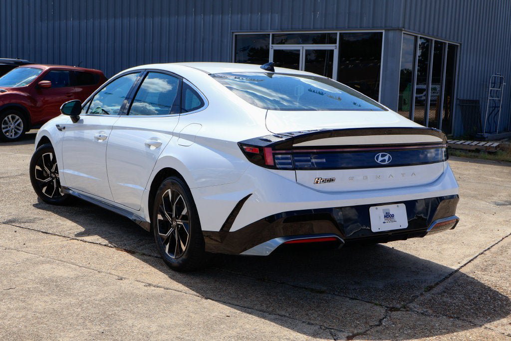 Used 2024 Hyundai Sonata SEL FWD image 2