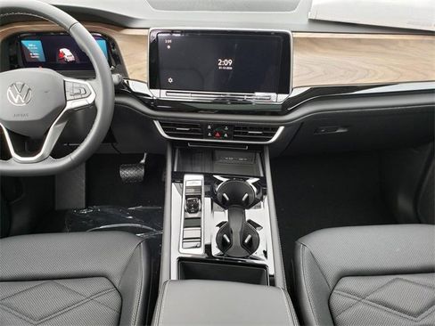 New 2026 Volkswagen Atlas SE image 9