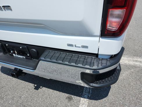 New 2026 GMC Sierra 1500 SLE image 4