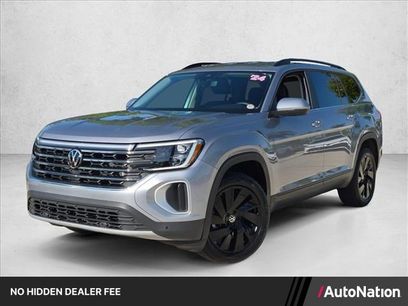 Used 2024 Volkswagen Atlas SE w/ Black Wheel Package