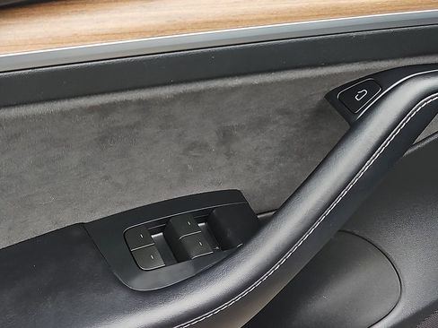 Used 2023 Tesla Model 3 Standard Range image 11