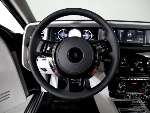 Certified 2025 Rolls-Royce Phantom Sedan image 15