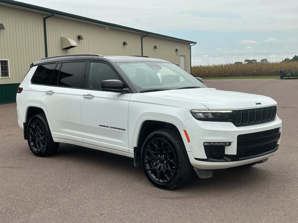 Used 2023 Jeep Grand Cherokee L Summit w/ High Altitude Package AWD/4WD image 7