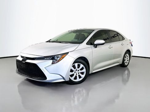 Used 2020 Toyota Corolla LE FWD image 3