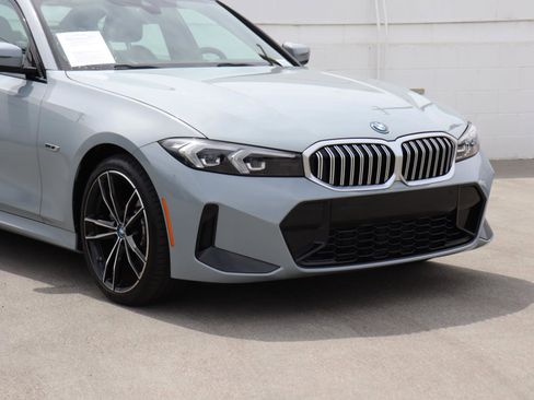 Used 2023 BMW 330e image 2