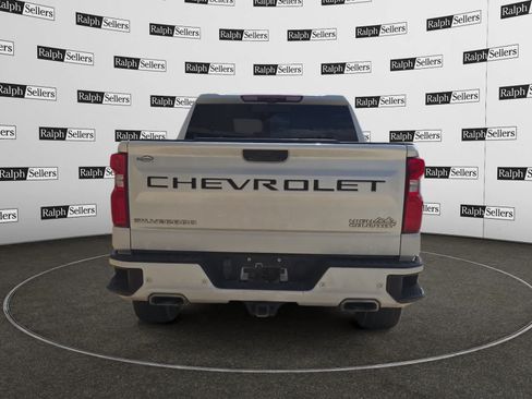 Used 2024 Chevrolet Silverado 1500 High Country w/ High Country Premium Package AWD/4WD image 4