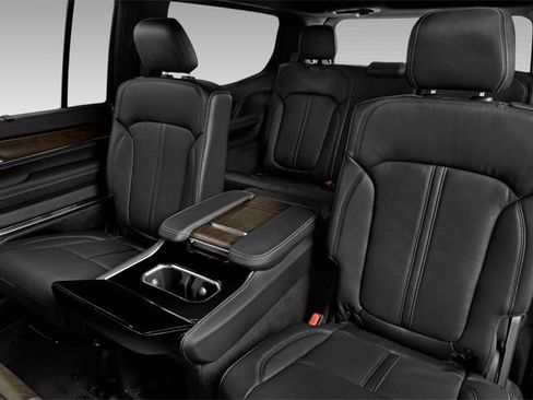 Used 2025 Jeep Wagoneer Series III w/ Premium Group I AWD/4WD image 11