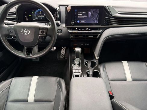 Used 2025 Toyota Camry SE FWD image 24