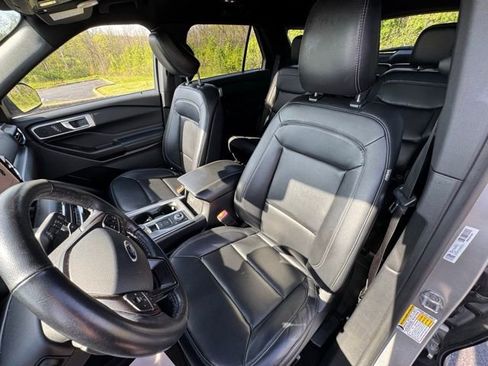 Used 2020 Ford Explorer XLT w/ Equipment Group 202A image 15