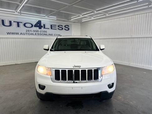 Used 2011 Jeep Grand Cherokee Laredo image 2