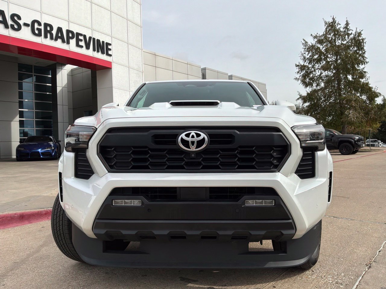 Used 2024 Toyota Tacoma TRD Sport w/ TRD Sport Premium Package AWD/4WD image 3