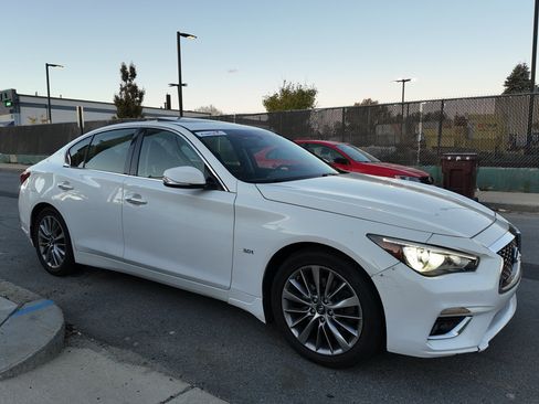 Used 2018 INFINITI Q50 Luxe w/ Essential Package (3.0T Luxe) image 2