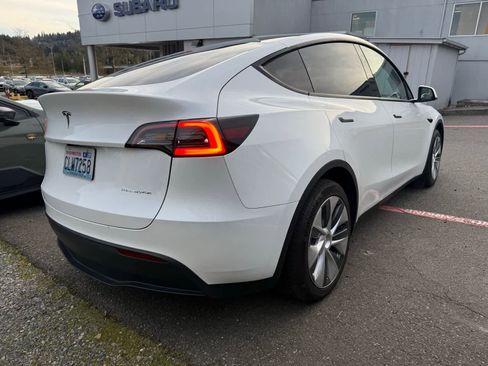Used 2024 Tesla Model Y Long Range image 3