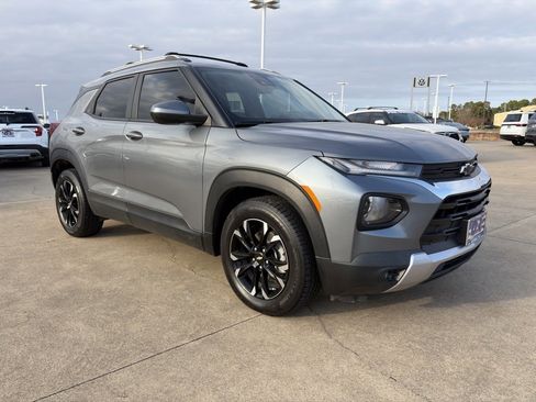 Used 2022 Chevrolet TrailBlazer LT image 3
