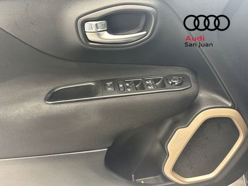 Used 2017 Jeep Renegade Latitude image 29