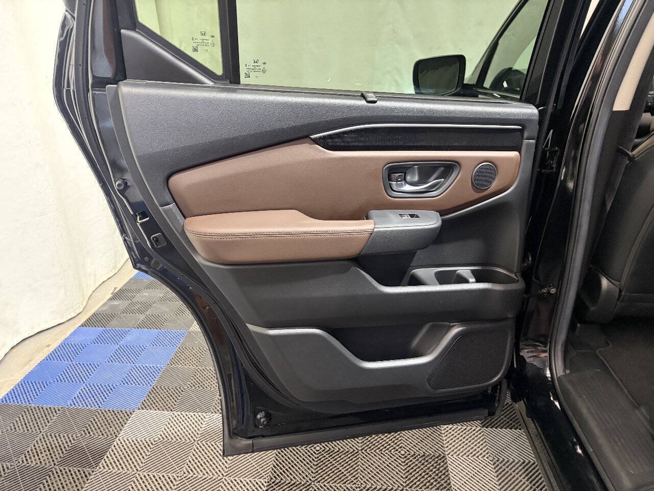 Used 2025 Honda Pilot Elite image 9