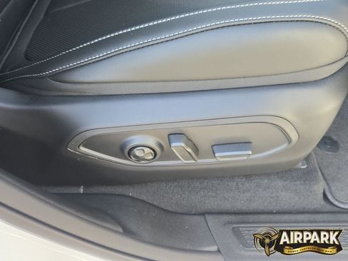 New 2025 Jeep Grand Cherokee Limited w/ Luxury Tech Group II AWD/4WD image 13