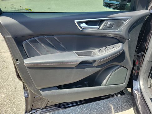 Used 2022 Ford Edge ST image 5