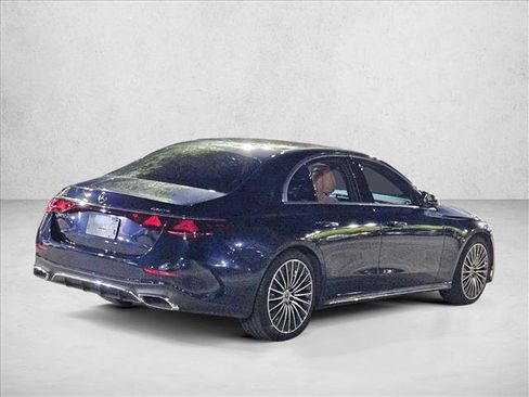 Used 2024 Mercedes-Benz E 350 4MATIC Sedan image 3