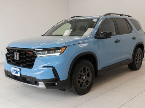 Used 2025 Honda Pilot TrailSport image 6