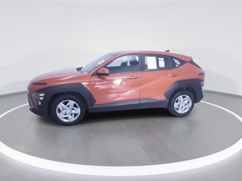 Used 2025 Hyundai Kona SE image 7