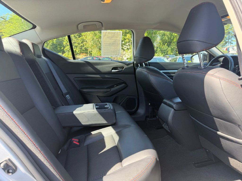Used 2024 Nissan Altima 2.5 SR FWD image 16